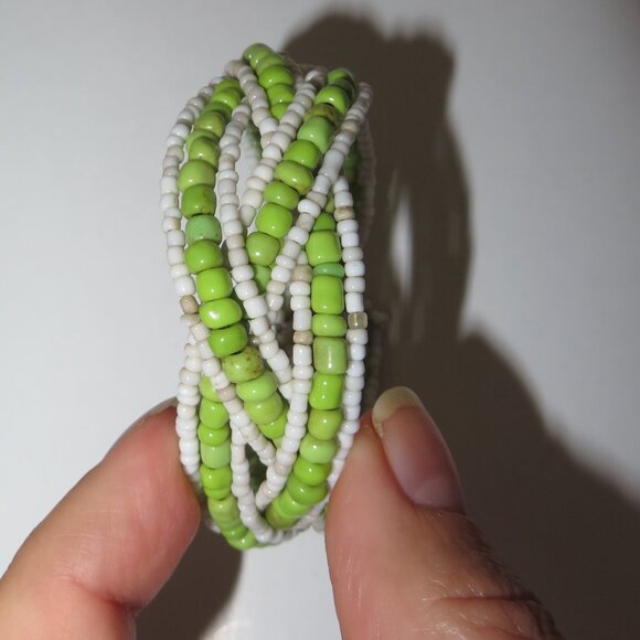 Flexible Green And Ivory Seed Woven Bracelet - Picture 4 of 14